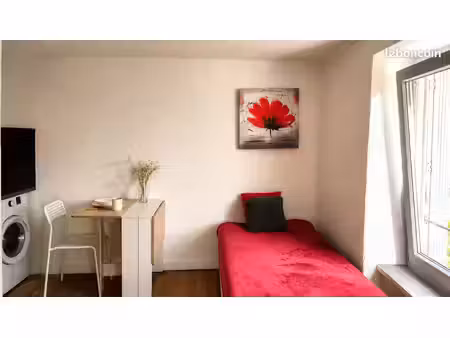 petit studio fonctionnel et lumineux  rue calme  centre issoire