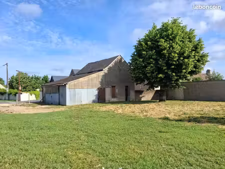 grange à restaurer sur terrain constructible ambillou