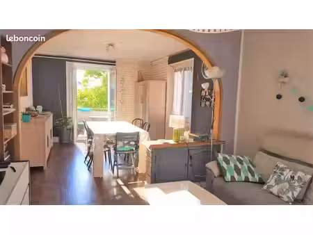 a louer : bel appartement t3 meublé de septembre à juin (avec balcon  dans la verdure et p