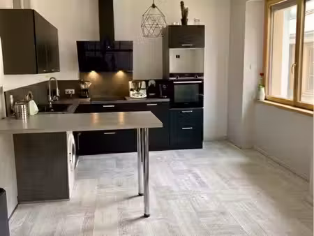 titre : appartement 95 m² avec 3 chambres et cour – centre-ville de moirans-en-montagne