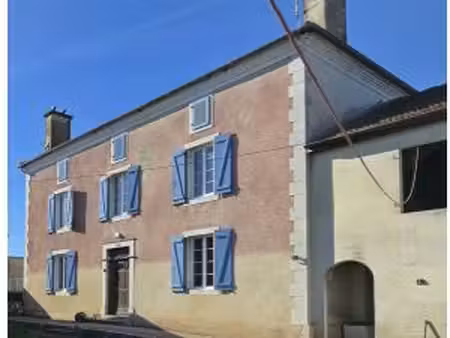 grande maison de campagne avec dépendances