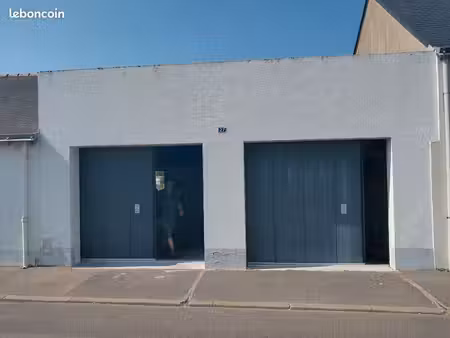 stockage hyper centre grand garage 30 m2 + extérieur 30 m2
