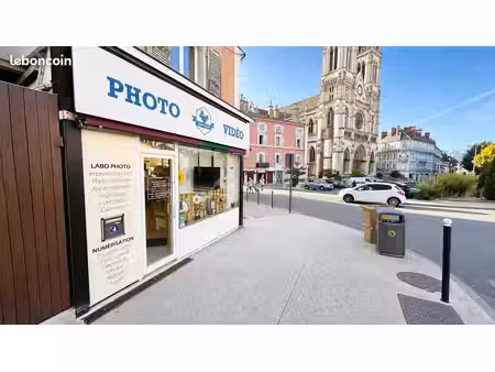 local commercial 30 m²   centre-ville voiron   570 ht/mois
