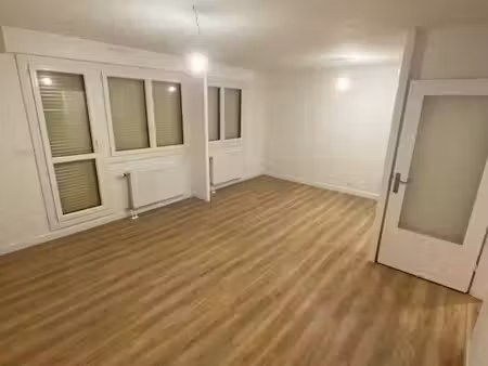 grand t2 beaujoire 64 m2 entièrement rénové au goût du jour + balcon 6 4m2