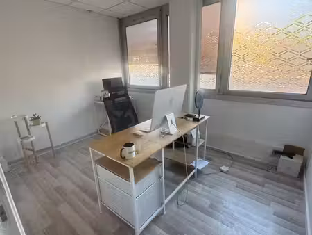 bureaux / poste de travail à louer