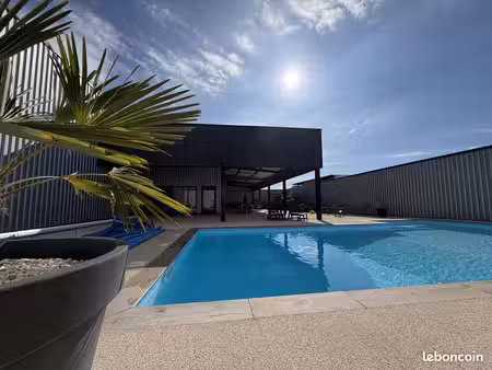 villa 7 pièces 230 m²