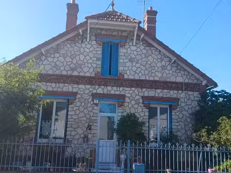 vends maison proche gare sncf  tous commerces  quartier calme  proche transports urbains  