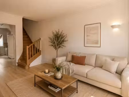 place de la bourse – élégant t3 duplex rénové au dernier étage