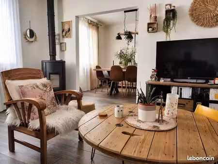 maison rénovée – 4 chambres – env. 90 m² habitables / 120 m² au sol – jardin 427 m² – gara