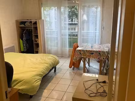 vds studio meublé avec locataire étudiant dans une résidence arborée sur nevers