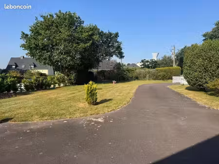 terrain 700 m² ferel