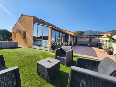 maison 3 faces avec terrasse  garage et vue dégagée !