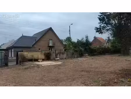terrain à bâtir + 2 garages solesmes