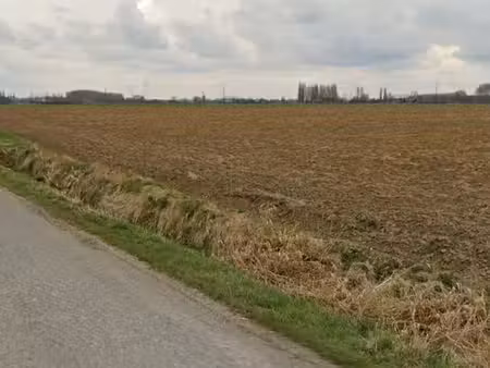 terrain constructible d'env 950 m2