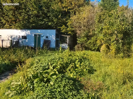 terrain constructible de 695m2