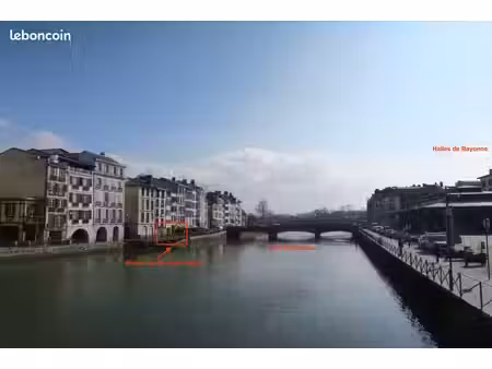 bureau avec cachet centre historique de bayonne