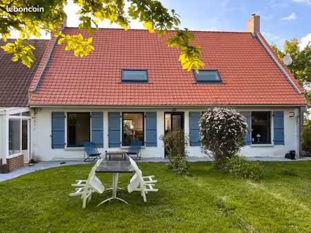 ancienne ferme individuelle rénovée de 205 m²  en pleine campagne de cassel