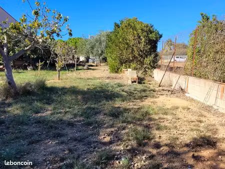 terrain constructible 666m2 à baixas