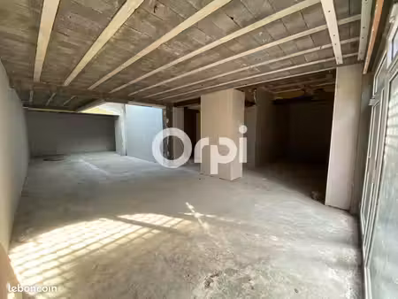 local commercial 205 m²