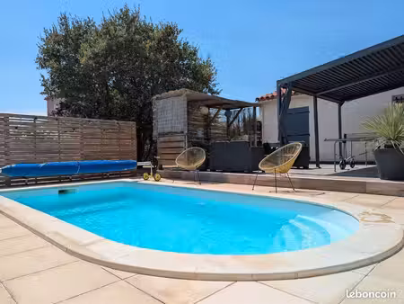 maison 4 faces plain-pied piscine grand terrain