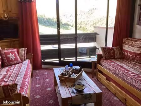 vend studio 24m2 aux menuires avec cave situé aux pieds des pistes plein sud avec très bel
