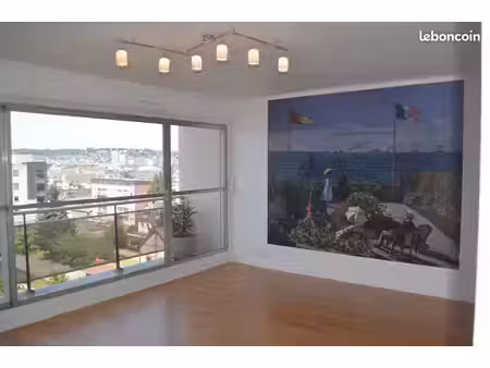 t3 de 75 m²  rénové  lumineux  tram