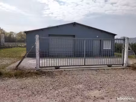 local commercial ou artisanal 180m2