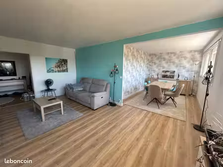 appartement t4 rénové -81m2- calme et lumineux (dernier étage)