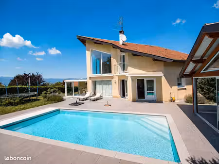 maison 6 pièces 225 m²