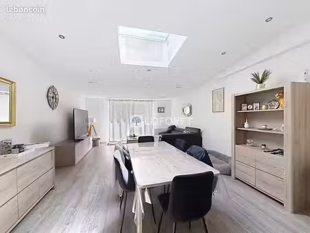 maison de ville 4 pièces 85 m²