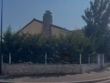maison individuelle avec sous-sol total  80m2 habitables  jardin 450m2