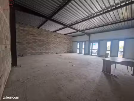 bureaux 192 m² saïx