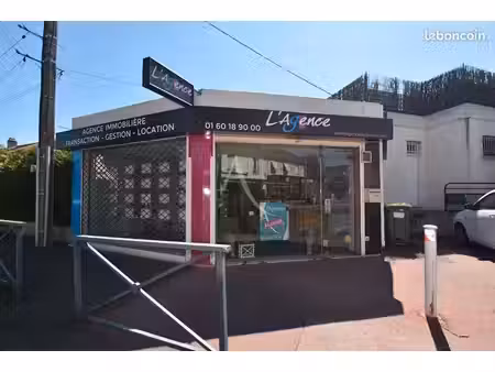 local commercial 56 m² combs la ville