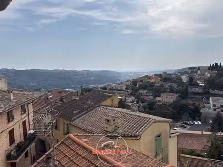 gattières beau 3/4 pièces dans maison de village avec comb