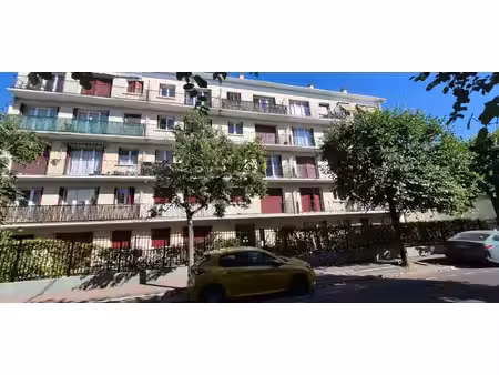 studio refait à neuf – balcon filant – la varenne-saint-hilaire
