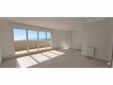 appartement t4 en dernier étage avec grande terrasse - tournefeuille