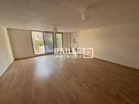 location commerce saint laurent du var 06700 30m²