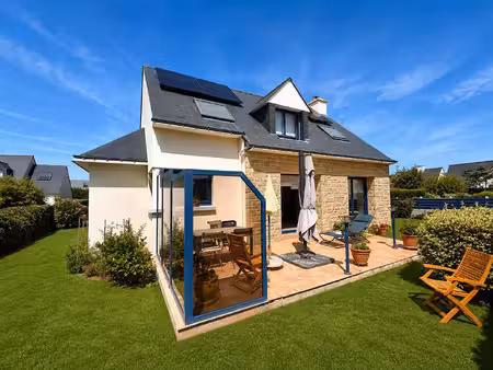 maison d'architecte proche cote sauvage et centre ville 4 chambres ? vie de plain-pied ? e