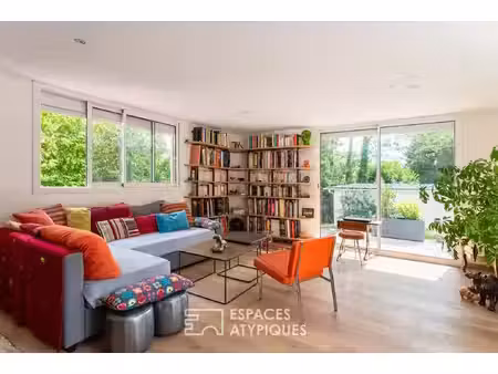 maison des années 60 avec extension contemporaine et vue sur l'église