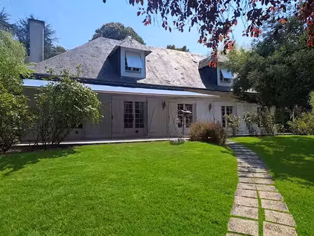 villa avec grand parc et piscine  secteur est