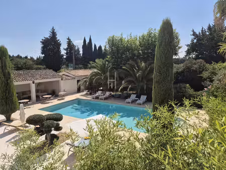 rare : ensemble de 3 maisons à noves