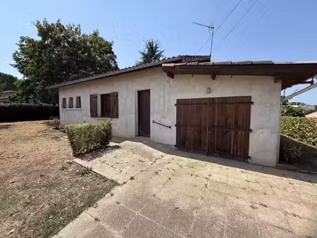 maison de plain pied avec garage et jardin située à nogaro à deux pas des commodités à pie