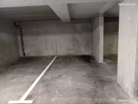 parking couvert/sécurisé-prise 220volts-les sables d'olonne
