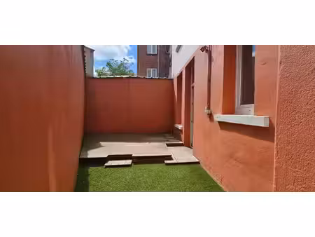 zada properties. eu area superbe studio renove avec terrasse
