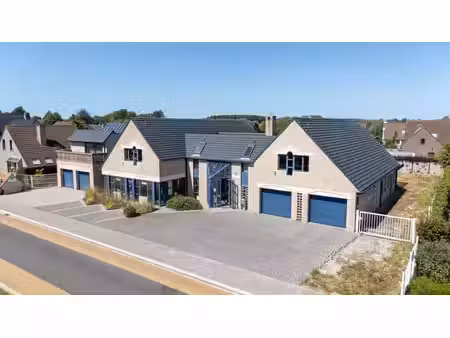 multifunctionele ruimte 472m² met ruim penthouse van 442m...