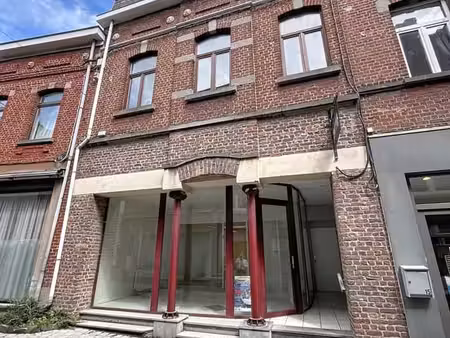 commerce situé en plein centre de braine-l'alleud  60m²