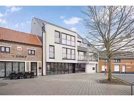 casco handelsgelijkvloers van meer dan 150 m² op toplocat...