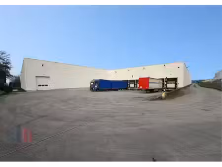 3.000 m² d'entrepôt logistique à louer près de l'autorout...