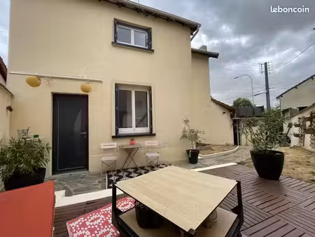 maison de ville avec 2 chambres garage et terrasse
