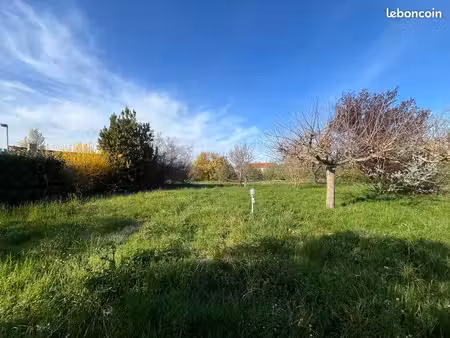 terrain de 604 m2